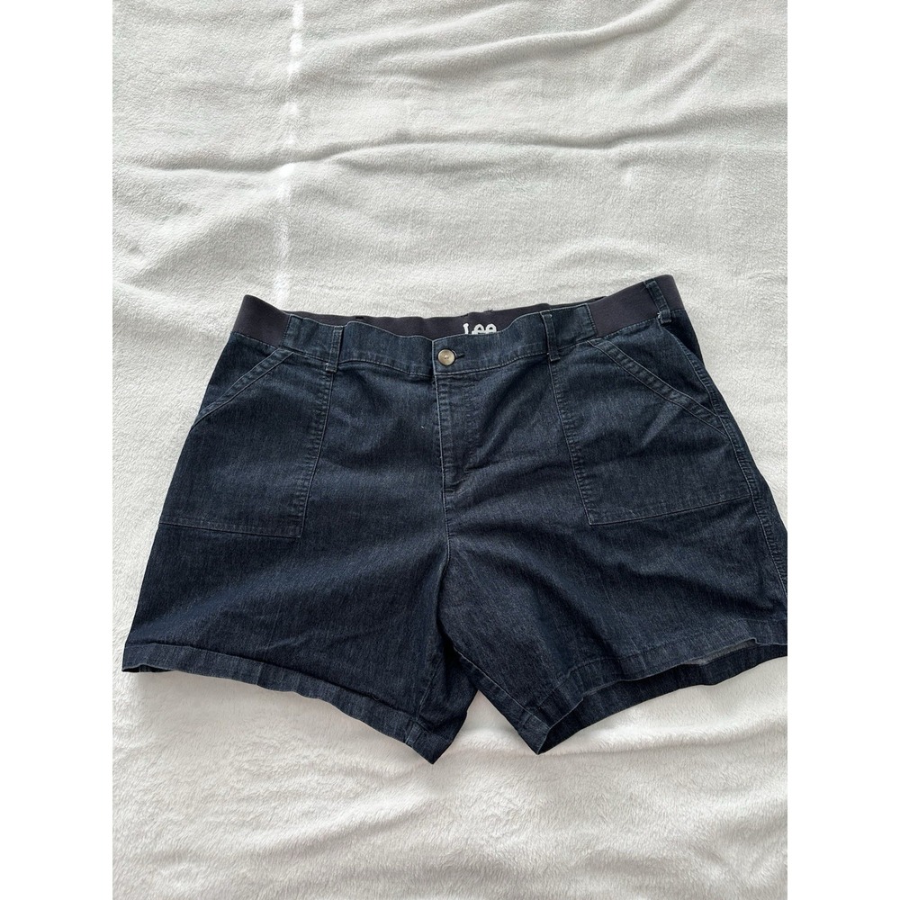 Lee Women's Plus Size Midrise Bermuda Utility 7" Short - Fresno Denim, 22W
